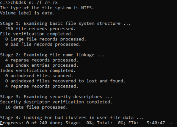 Bild der Ausführung von chkdsk zur Behebung eines Festplattenfehlers, der dazu führte, dass der Computer nicht mehr startet